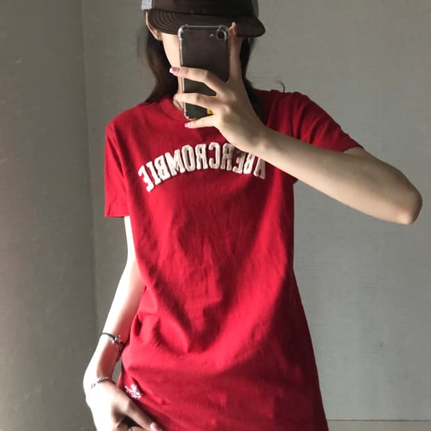 아베크롬비 레드 반팔티셔츠