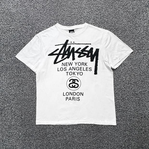 Name : 스투시 월드투어 시그니처로고 화이트 반팔티 :)