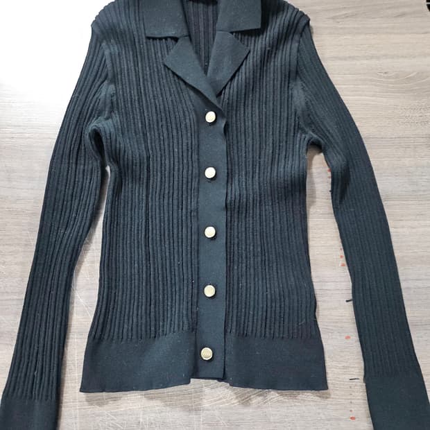 ZOOC 블랙 골드버튼 니트 가디건