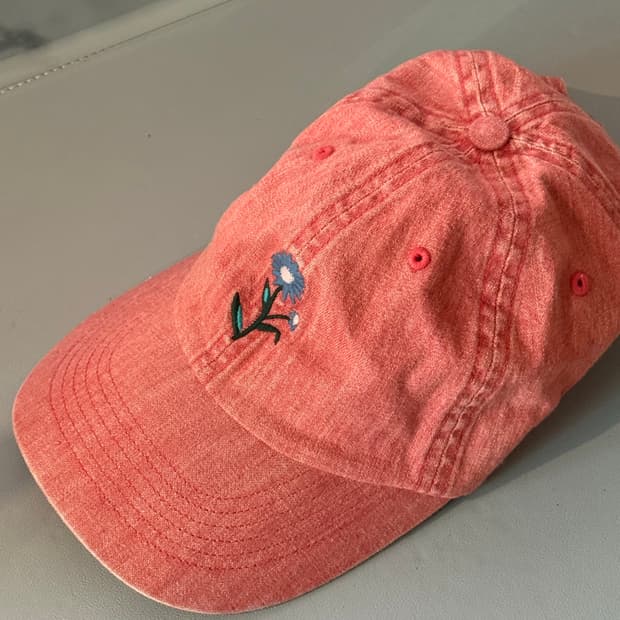 유니클로 jw앤더슨 분홍색 볼캡