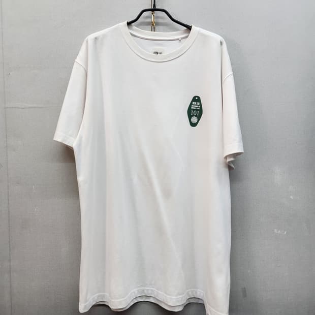 뉴에라 빅 로고 프린팅 반팔티 XL