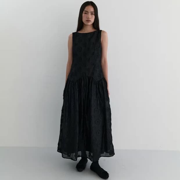 마조네 back hole dress 