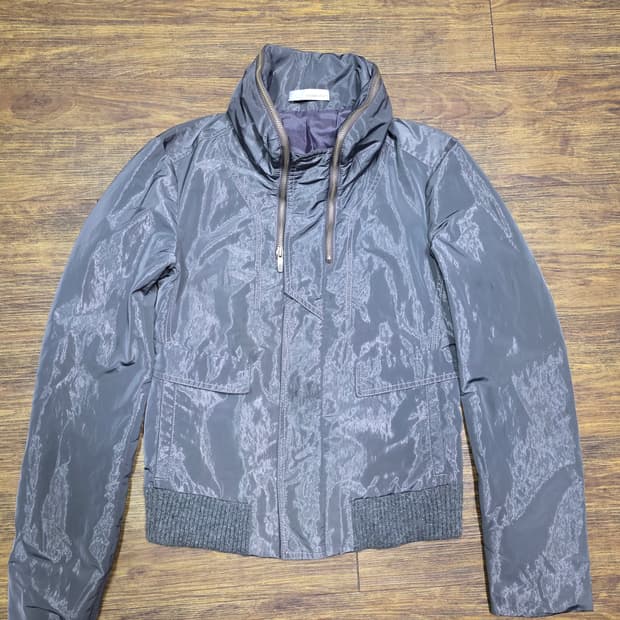 우영미 하이넥 글로시 집업자켓 