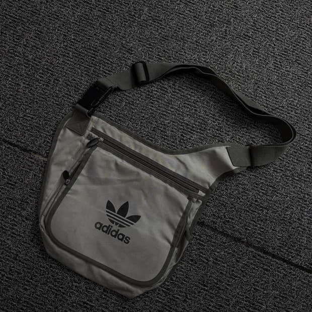 00s 아디다스 올드스쿨 빅로고 캔버스 크로스백 1943
