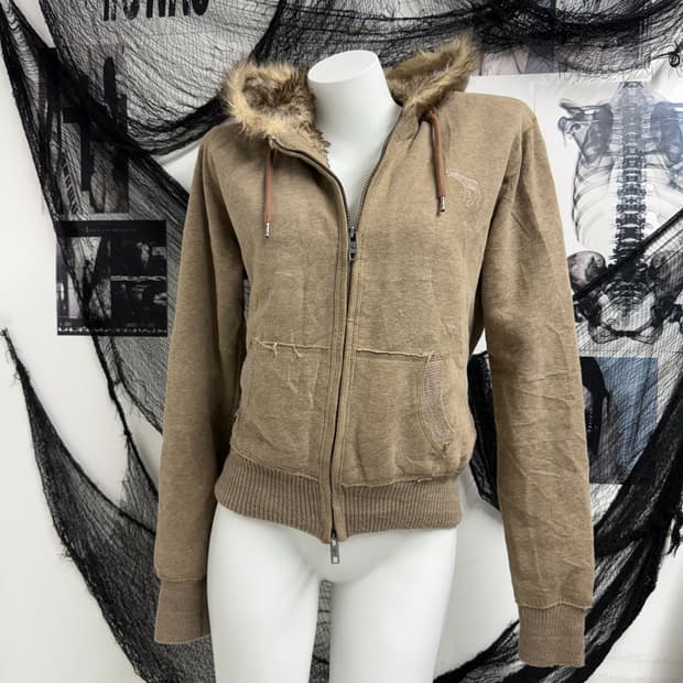Abecrombie fur logo detailed hood zipup