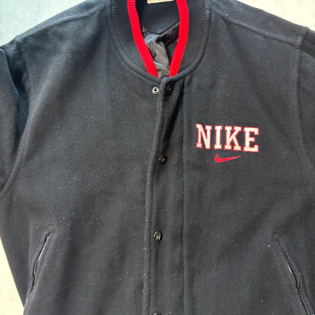 나이키  빅스우시 바시티