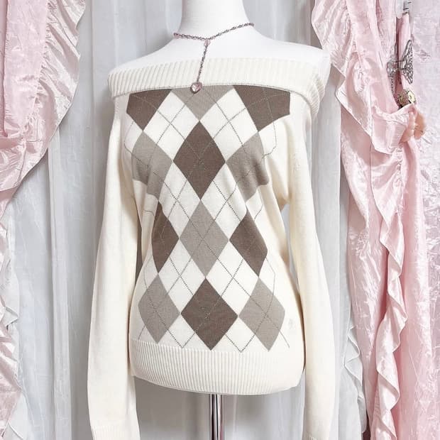 버버리 런던 아가일 오프숄더 니트 라떼갸루