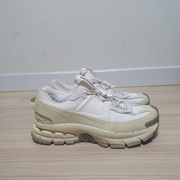 나이키 줌 보메로 롬 서밋 운동화 270