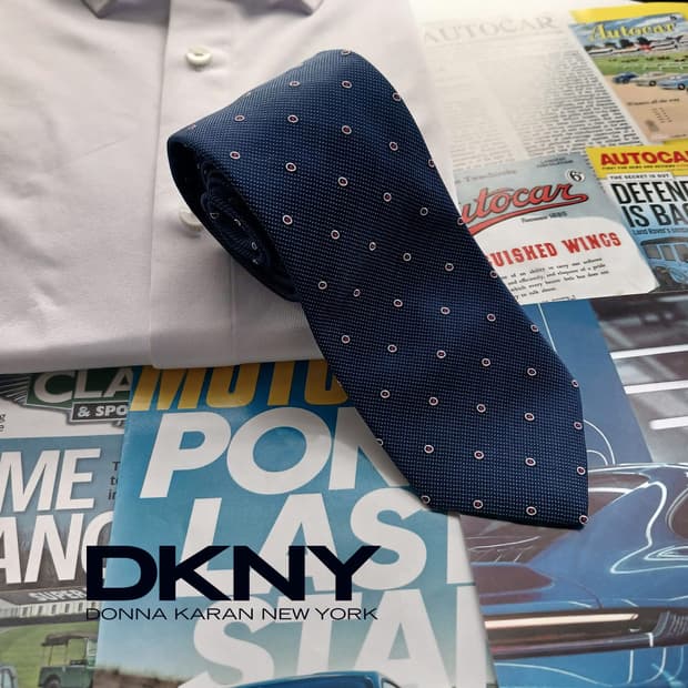 DKNY 실크 네이비 도트 슬림 넥타이 7.4cm A+등급 A18043

