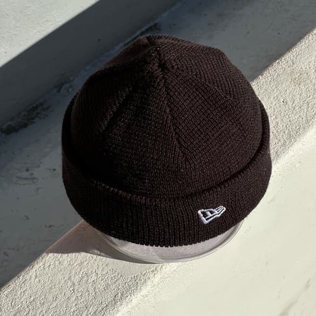 [F] 뉴에라 로고 블랙 비니 모자