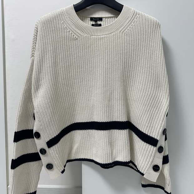 코튼 사이드 버튼 스웨터