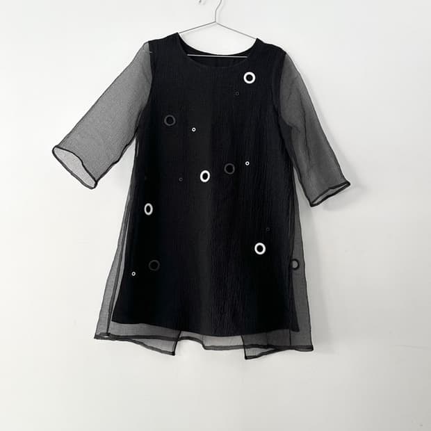 Circle punching orgnaza blouse & ops 