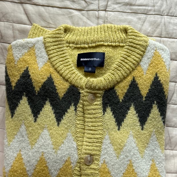 디네댓 니트 가디건 Chevron Knit Cardigan Yellow