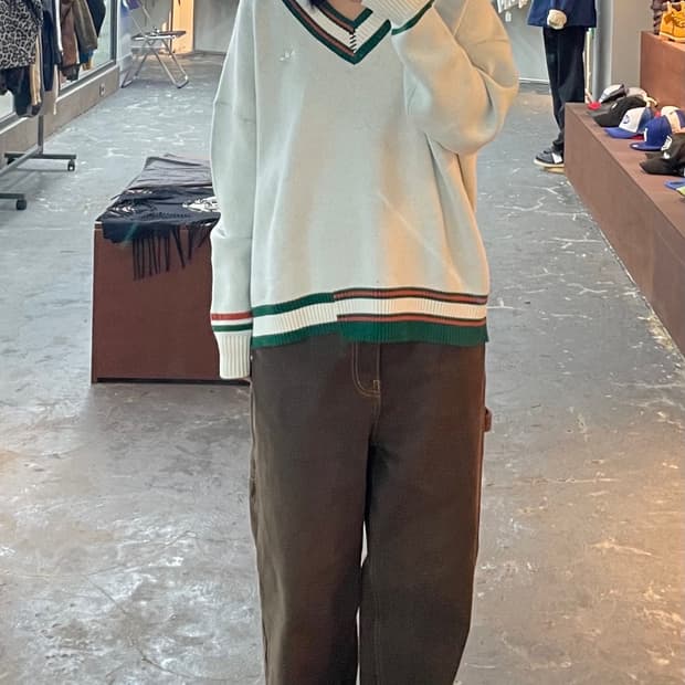 아디다스 오리지널 빅로고 브이넥 니트 H1182