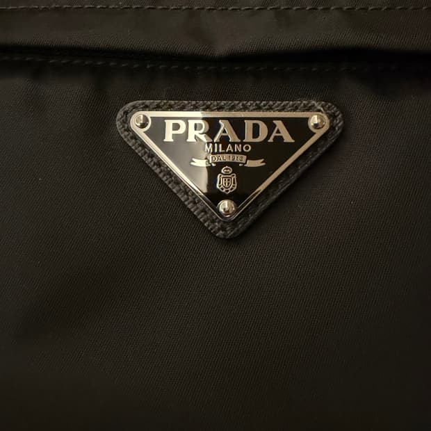 PRADA 바이커백 2VH991 블랙 라지사이즈