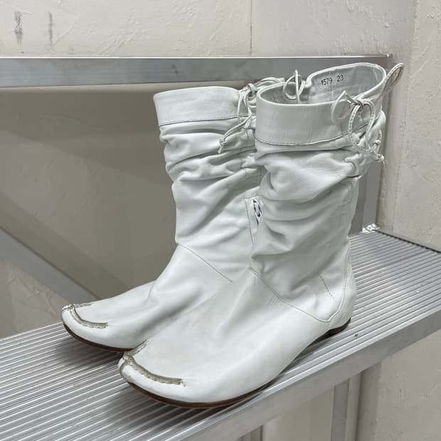 WAG 화이트 셔링 부츠