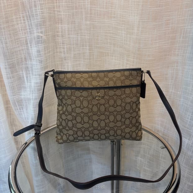 정품 코치 패브릭 사각 크로스백    