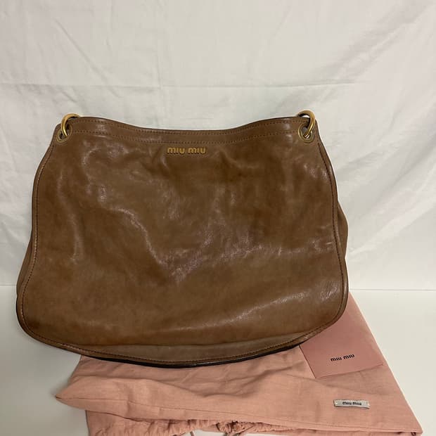 미우미우 나파레더 플랩 호보백 브라운 (OS)