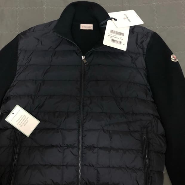 새상품 몽클레어니트패딩