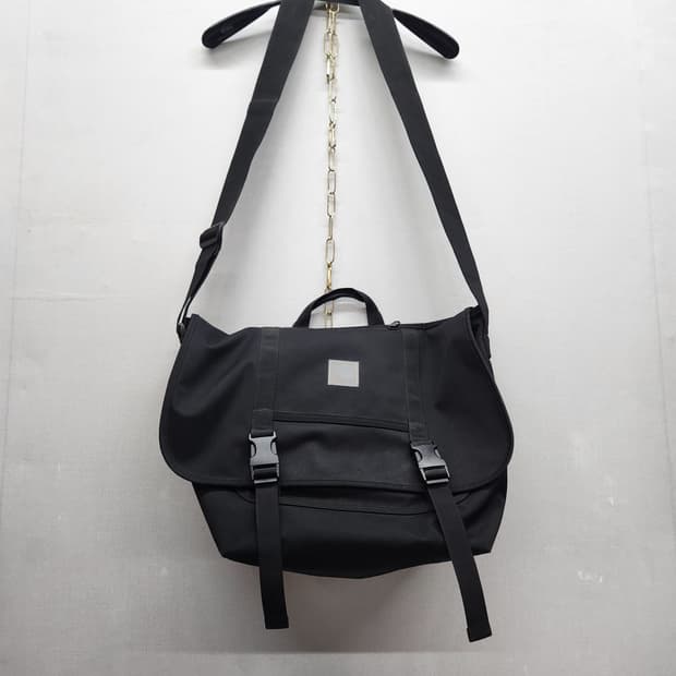 칼하트WIP 로고 메신저 크로스백