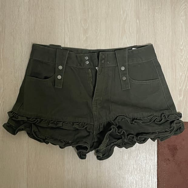 프릴 숏팬츠