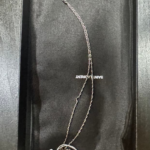 생로랑 스피리컬 참 네클리스 