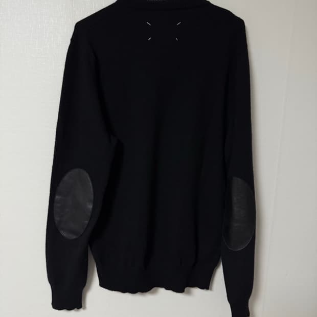 마틴 마르지엘라 레더 엘보우 패치 니트(블랙)