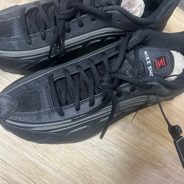 나이키 샥스 R4 블랙 브라이트크림슨(275)