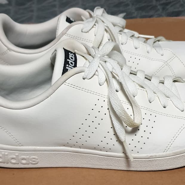 아디다스 베이스 코트 클라우드 쉐도우 화이트 스니커즈 (270)