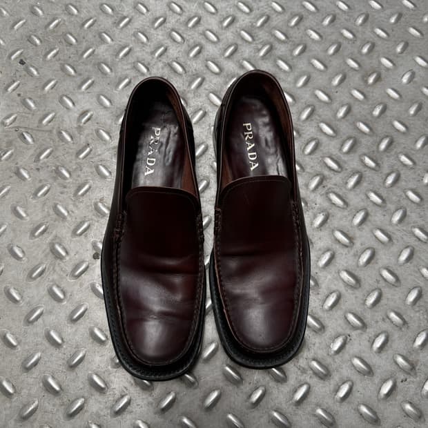 프라다 스퀘어 로퍼