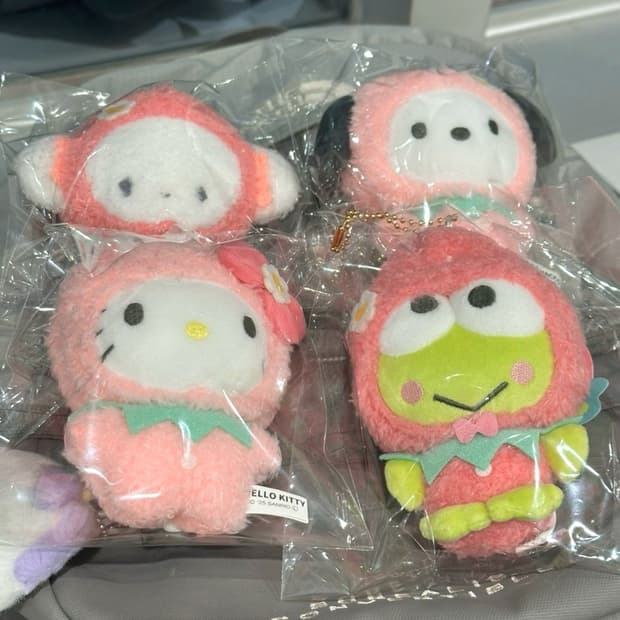 산리오 이치고신문 50주년 딸기 인형 키링