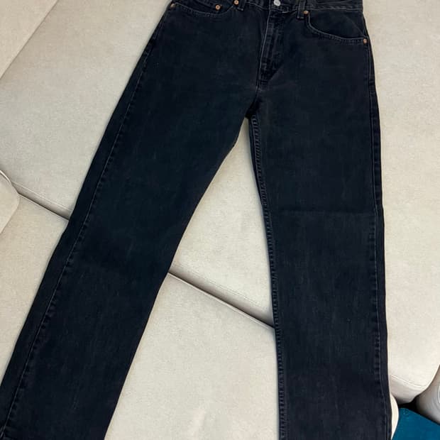 00s Levi’s black 505