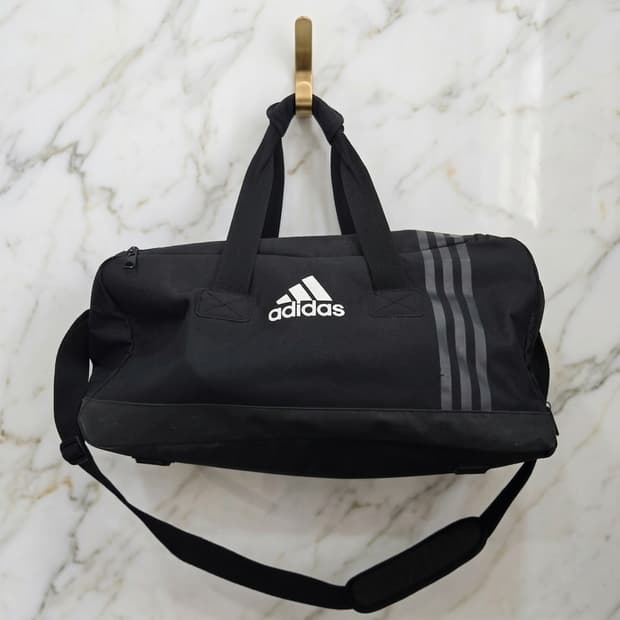 adidas 아디다스 운동가방! 수납공간 넓고 깔끔한 디자인~