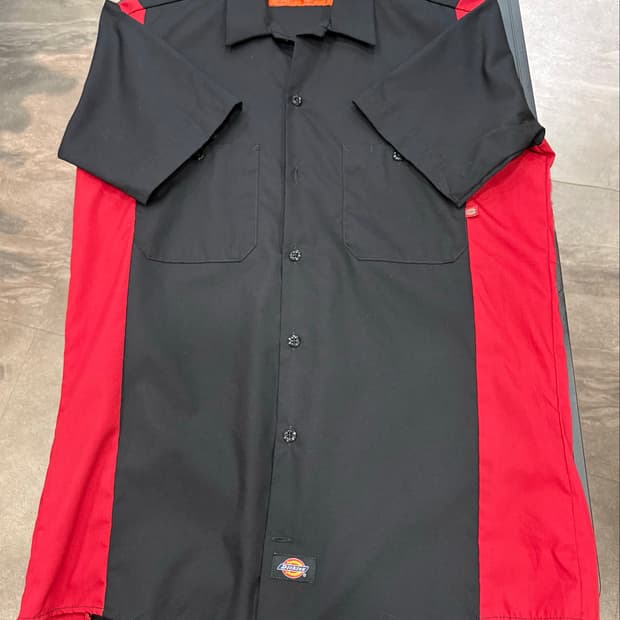 Dickies / 디키즈 사이드 배색 반팔 워크 셔츠 (블랙/레드)