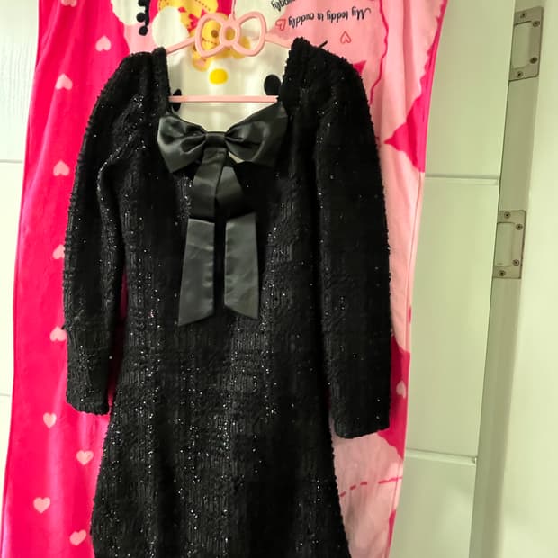 리본 블랙 스팽글 원피스