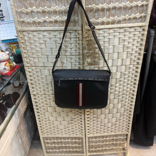 정품 발리 하비 메신저 크로스백 팝니다