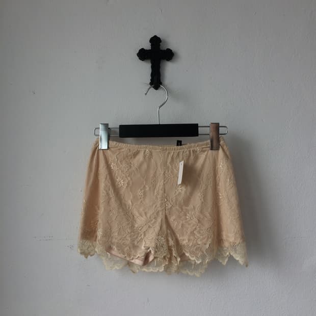 Lace short