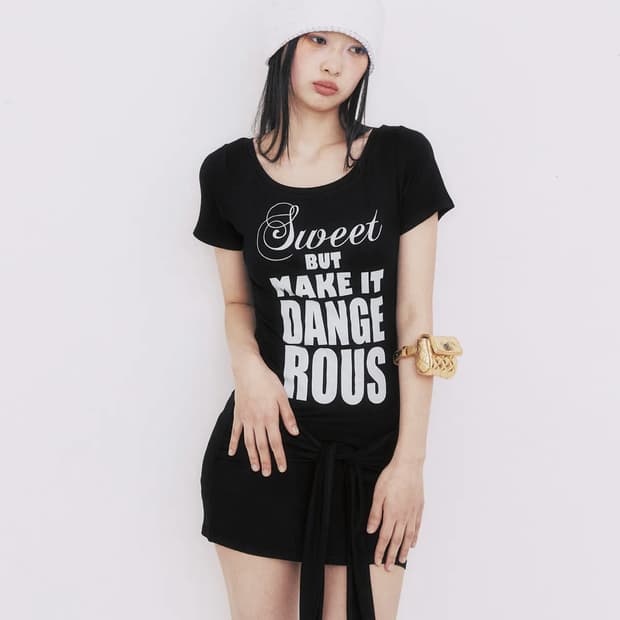 유희 LETTERING WRAP DRESS_BLACK