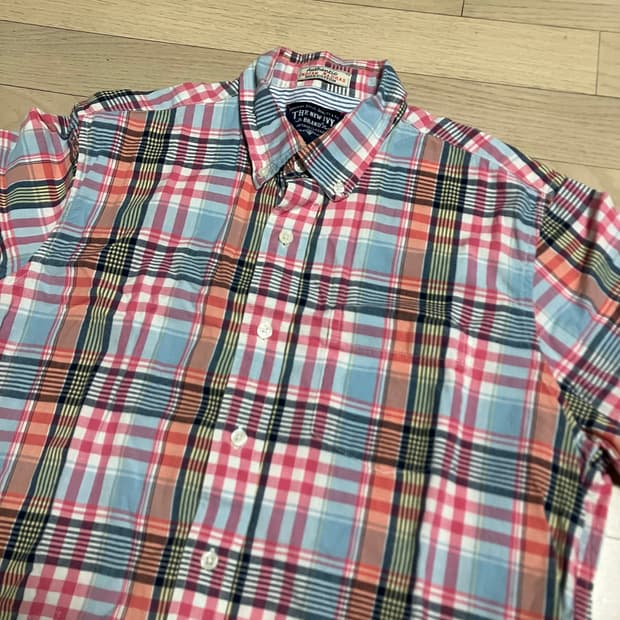 the new ivy 핑크 체크 셔츠