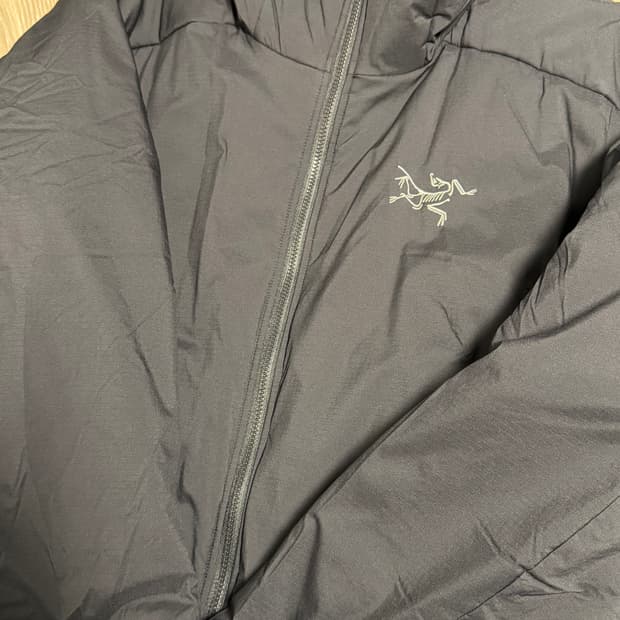 아크테릭스 아톰sv 후디 블랙