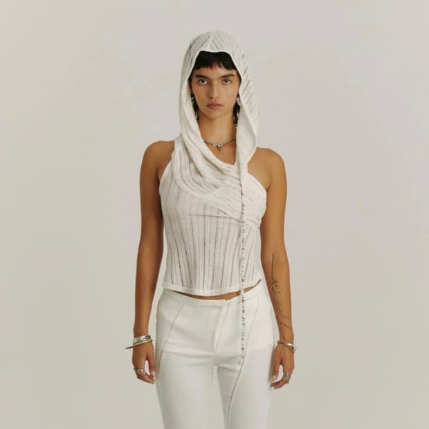 정가32만5천 혜인서 hyeinseo hooded halter top