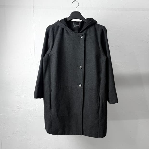 Hk Works London 오프셋 클로징 후드 코트