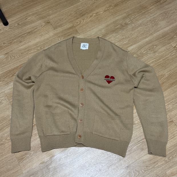 비욘드클로젯 노맨틱 하트 자수 가디건 M