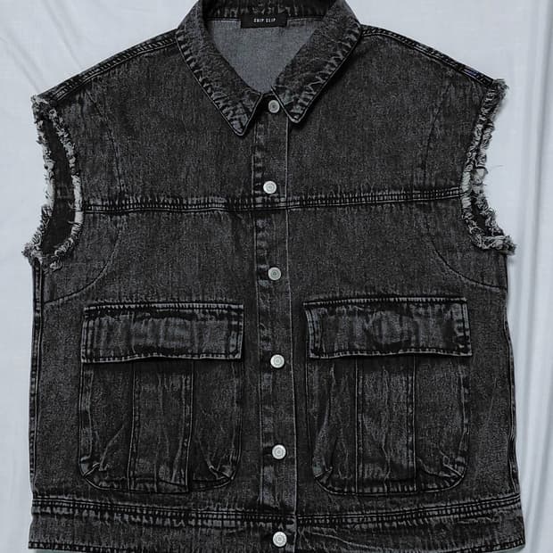 [M] CHIP CLIP 흑청 컷오프 데님 베스트