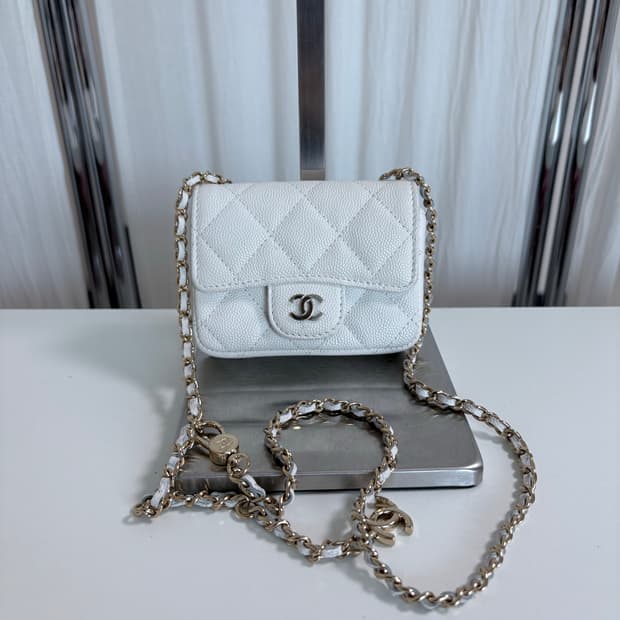 샤넬 캐비어 화이트 체인 벨트백 (내장칩버전)