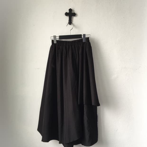 Drape unbalanced pants