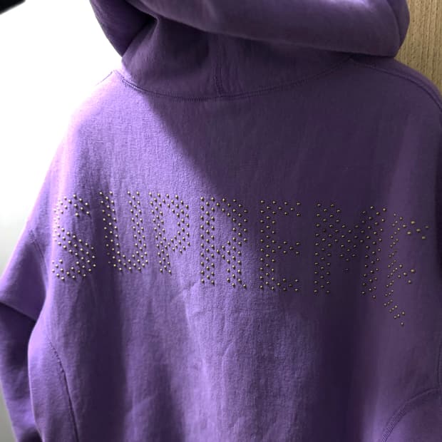 슈프림 [정품] 스터드 (시세 52만) 후드티 로고 퍼플 L(105