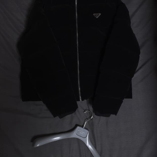 [L] 프라다 벨벳 패딩 블랙(SGC407)