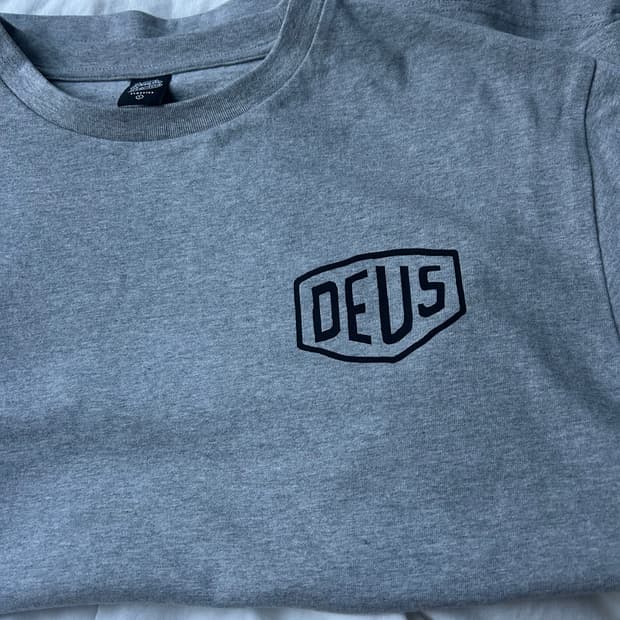데우스 롱슬리브 L