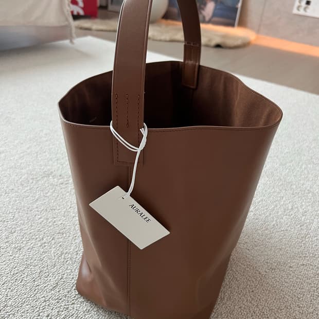 auralee  LEATHER TOTE MADE BY AETA
